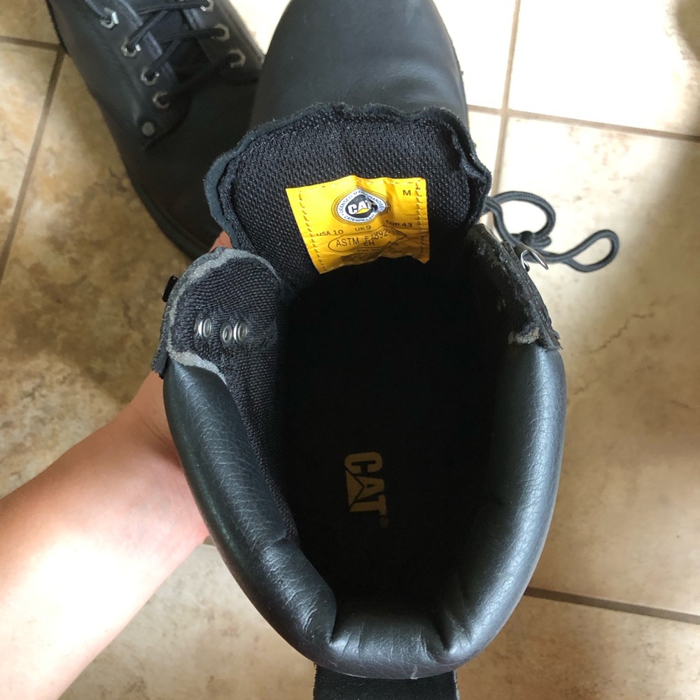 CATERPILLAR men’s boots - Picture 8 of 9